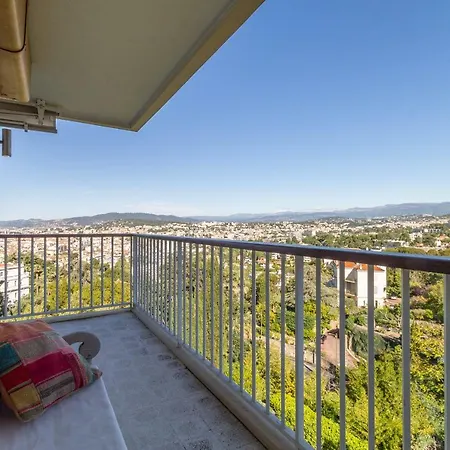 Les Pins Tranquilles Apartment *
